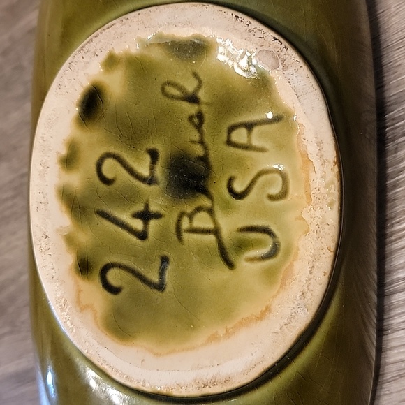 Vintage Brush Avocado Green Glaze Ceramic Planter - Picture 7 of 12